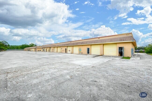 2860-2870 NE Kirby Cir, Palm Bay, FL à louer - Photo de l’immeuble – Image 2 sur 8