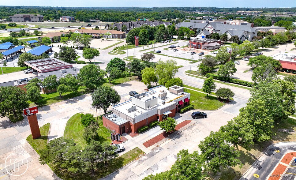 11406 Forest Ave, Clive, IA à vendre - Photo de l’immeuble – Image 1 sur 4