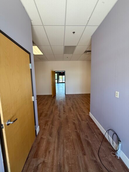 1655 W Chandler Blvd, Chandler, AZ à louer - Photo intérieure – Image 2 sur 17