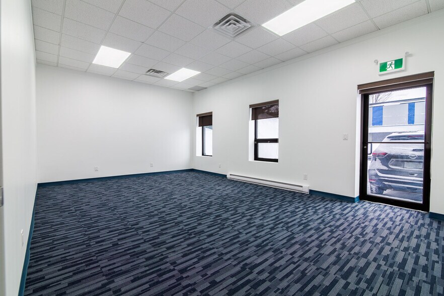 2710 Lancaster Rd, Ottawa, ON à vendre - Photo de l’immeuble – Image 2 sur 8