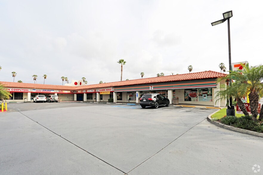 2093-2145 E Ball Rd, Anaheim, CA à louer - Photo de l’immeuble – Image 3 sur 5