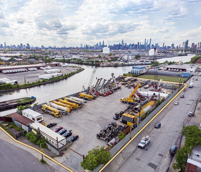 58-38 47th St, Maspeth, NY à louer - Photo de l’immeuble – Image 1 sur 6