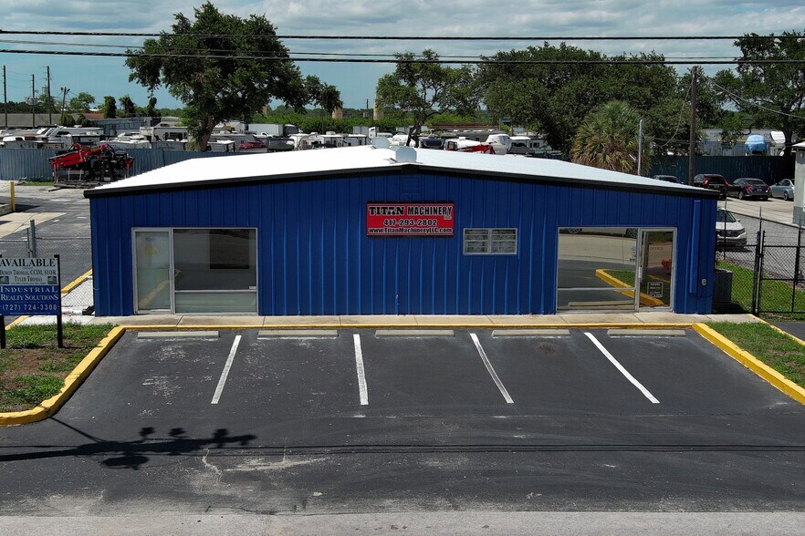 2064 Range Rd, Clearwater, FL à louer - Photo de l’immeuble – Image 1 sur 6