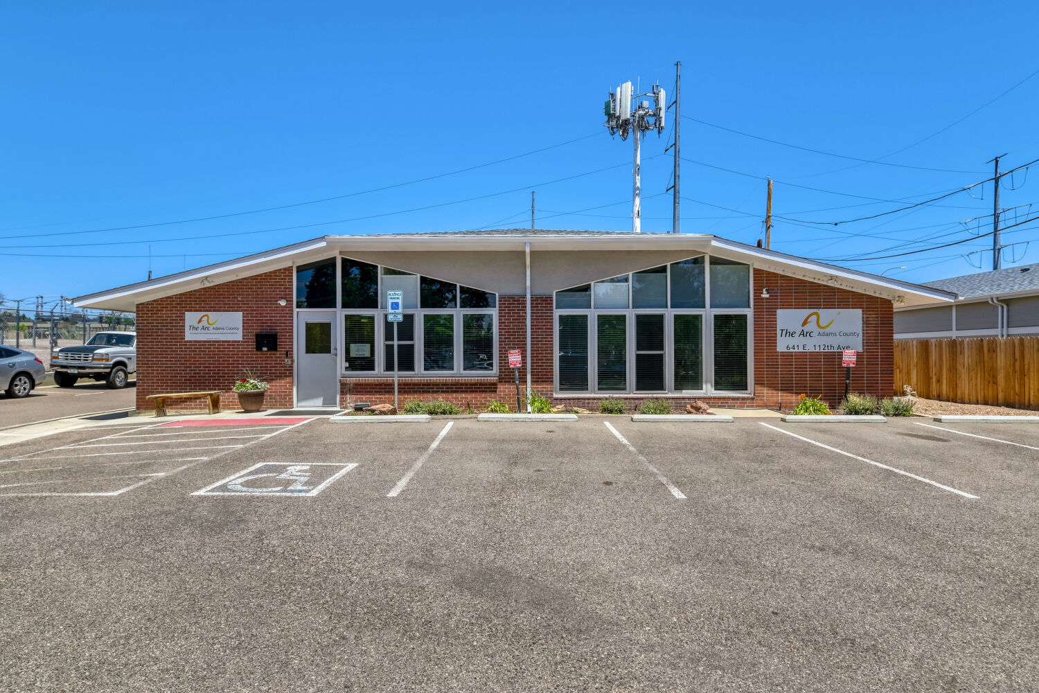 641 E 112th Ave, Northglenn, CO à vendre Photo de l’immeuble– Image 1 sur 28
