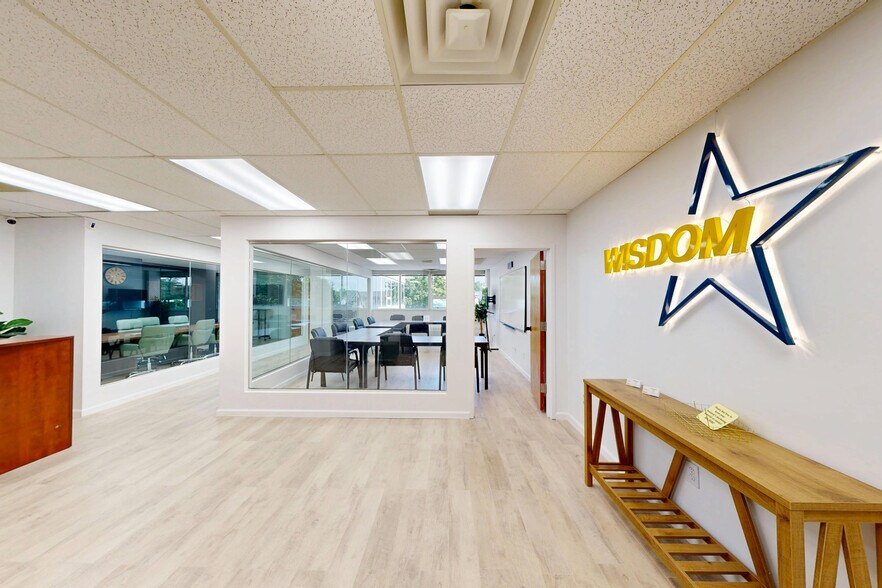 265 Post Ave, Westbury, NY à louer - Numérisation 3D Matterport – Image 2 sur 26