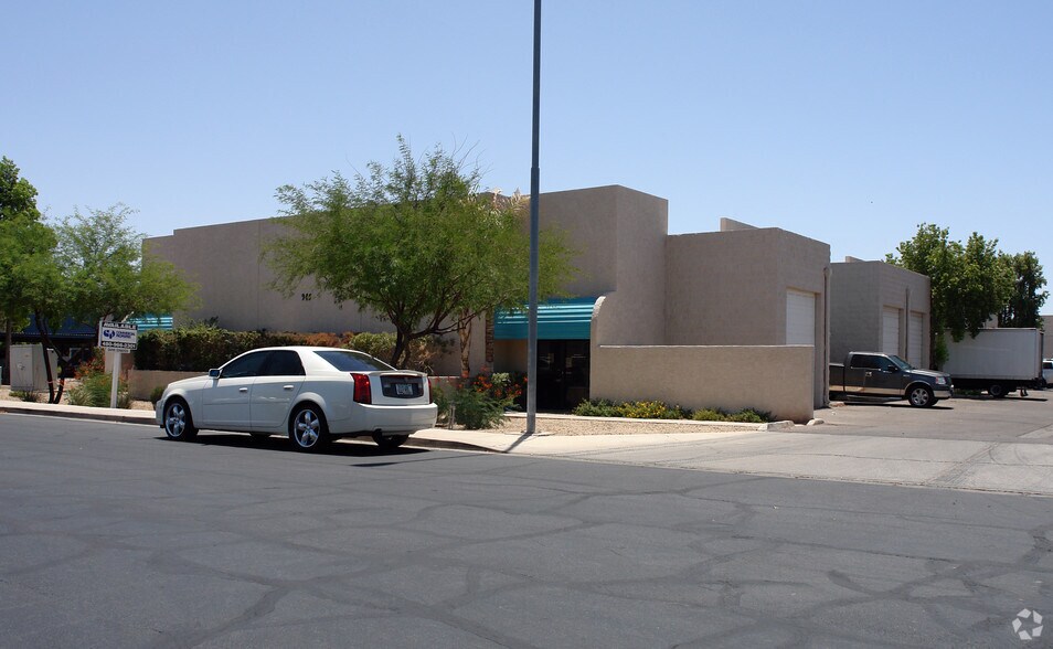 945 E Juanita Ave, Mesa, AZ à louer - Photo de l’immeuble – Image 2 sur 6