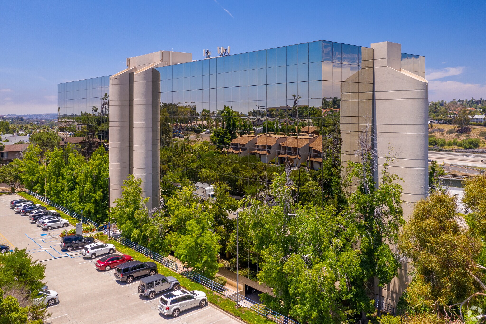 7777 Alvarado Rd, La Mesa, CA à louer Photo principale– Image 1 sur 13