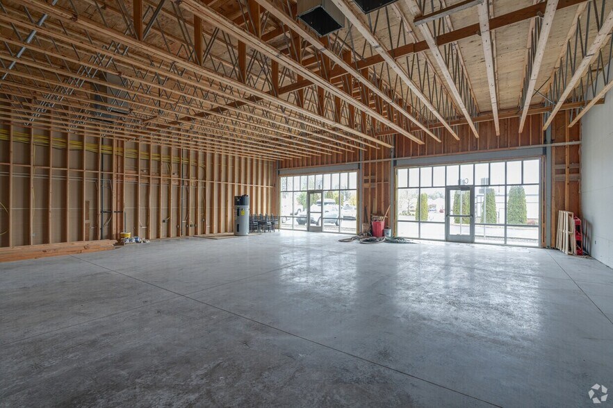 30860 NW Pacific St, North Plains, OR à louer - Photo intérieure – Image 3 sur 11