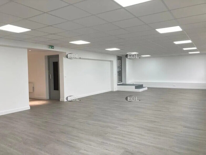 Bureau dans Maisons-Alfort à louer - Photo de l’immeuble – Image 2 sur 9