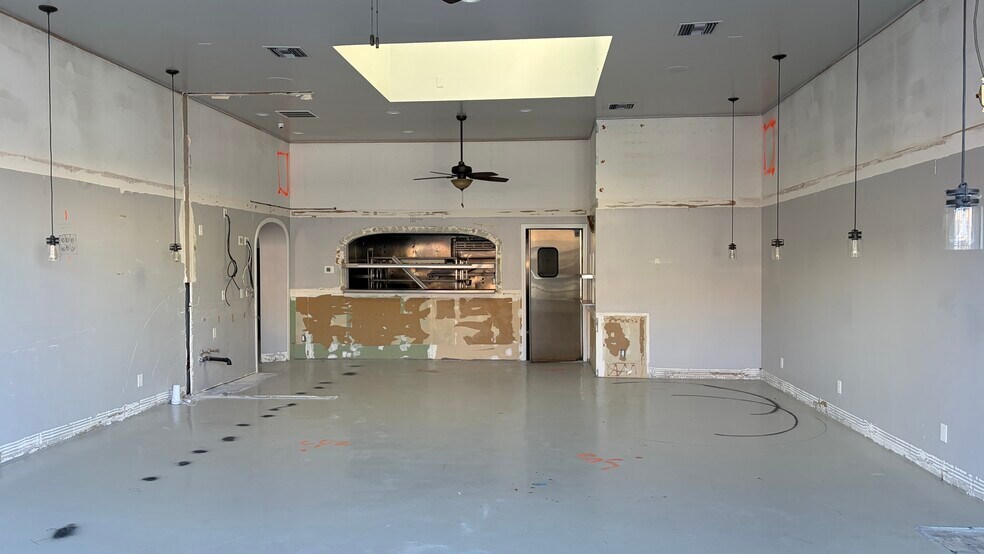 150-154 Grand Ave, Escondido, CA à louer - Photo de l’immeuble – Image 3 sur 32
