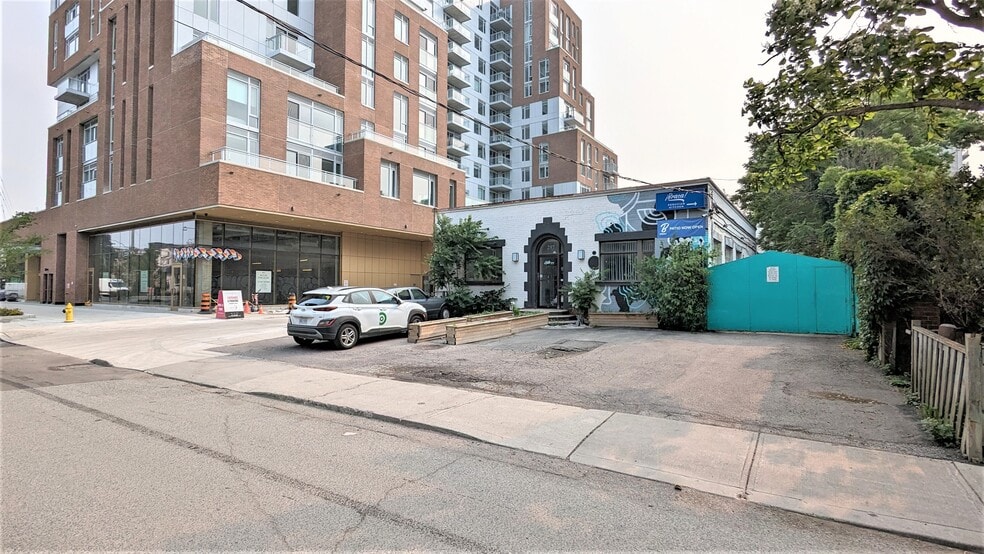 297 Campbell Ave, Toronto, ON à vendre - Photo de l’immeuble – Image 3 sur 11