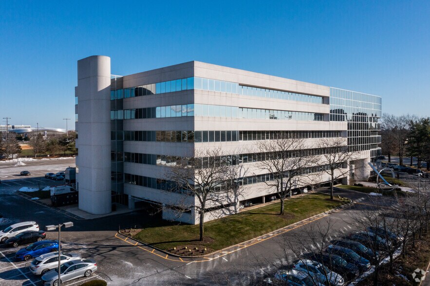 50 Charles Lindbergh Blvd, Uniondale, NY à louer - Photo de l’immeuble – Image 2 sur 5