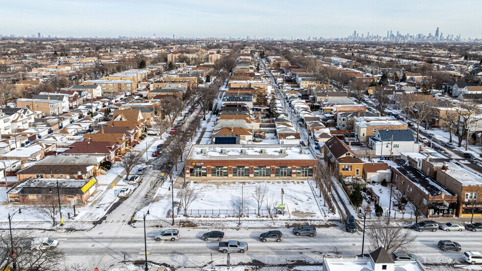 2649 N Central Ave, Chicago, IL à louer - Aérien – Image 2 sur 13