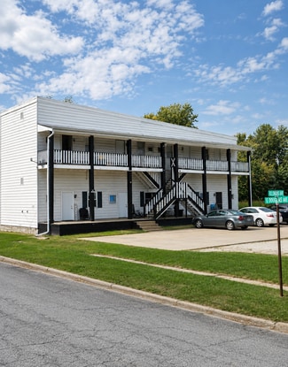 Plus de détails pour 740 E Douglas Ave, Jacksonville, IL - Logement à vendre
