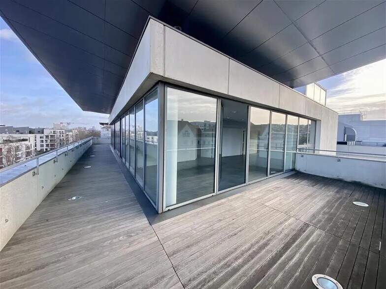 Bureau dans Rueil-Malmaison à louer - Photo de l’immeuble – Image 2 sur 7