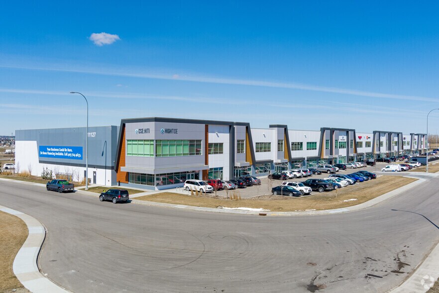 11127 15th St NE, Calgary, AB à vendre - Photo de l’immeuble – Image 3 sur 5