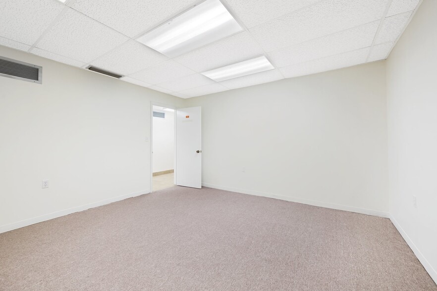 3067-3071 E Commercial Blvd, Fort Lauderdale, FL à vendre - Photo intérieure – Image 3 sur 16
