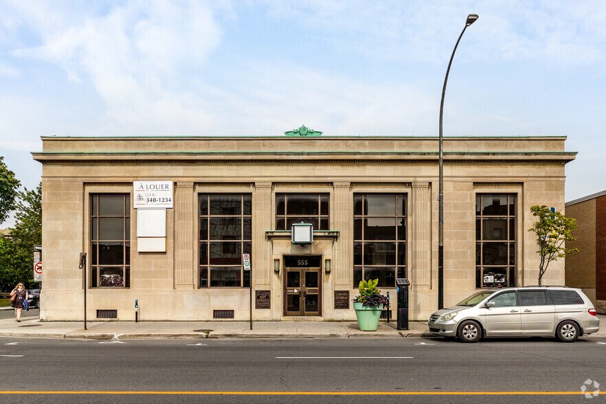 555 Rue Jean-Talon O, Montréal, QC à louer - Photo de l’immeuble – Image 2 sur 4