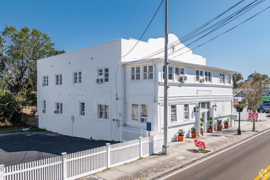 218 N Pinellas Ave, Tarpon Springs, FL à vendre - Photo de l’immeuble – Image 3 sur 28