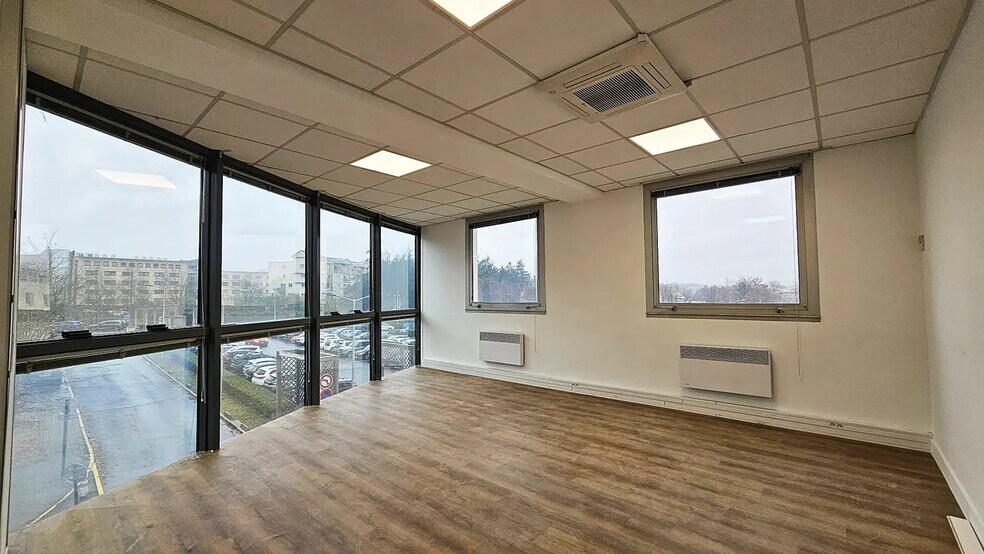 Bureau dans Lognes à louer - Photo intérieure – Image 1 sur 8
