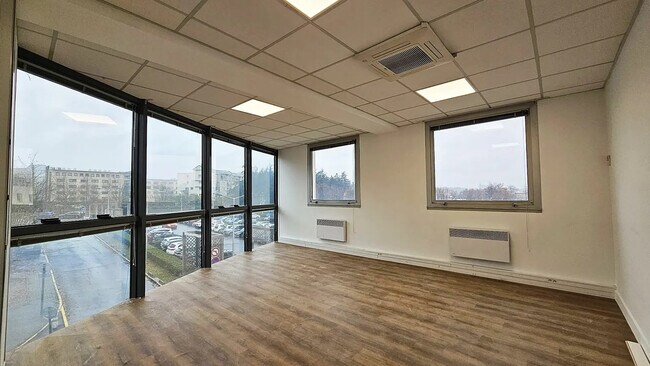 Plus de détails pour Bureau à louer