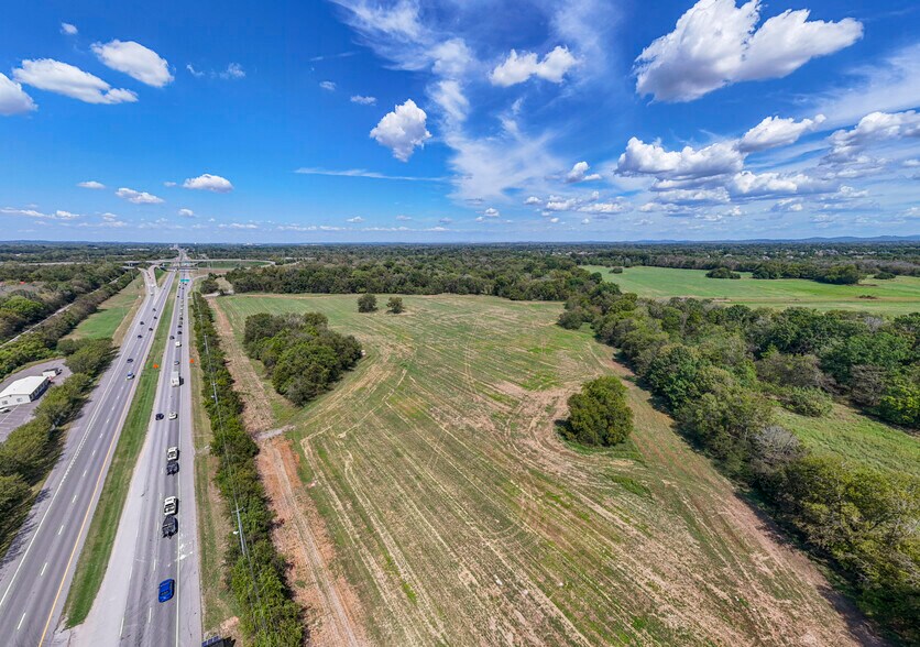 NW Broad St, Murfreesboro, TN à vendre - Photo de l’immeuble – Image 1 sur 4
