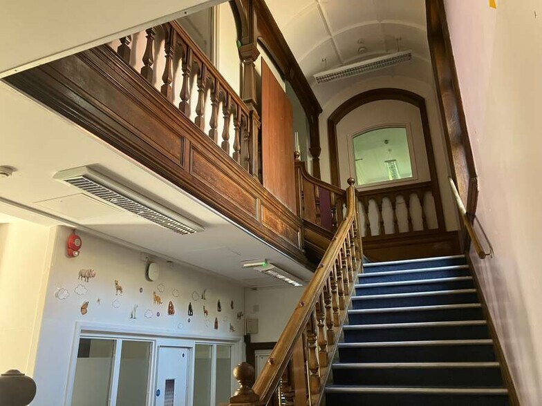 33 Daleham Gdns, Londres à vendre - Photo de l’immeuble – Image 2 sur 9