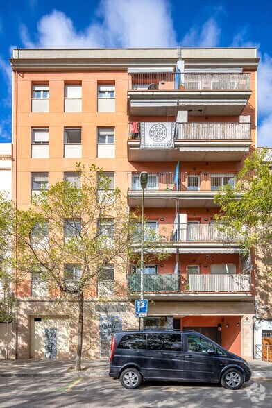 Immeuble residentiel dans Barcelone, Barcelona à vendre - Photo principale – Image 1 sur 1