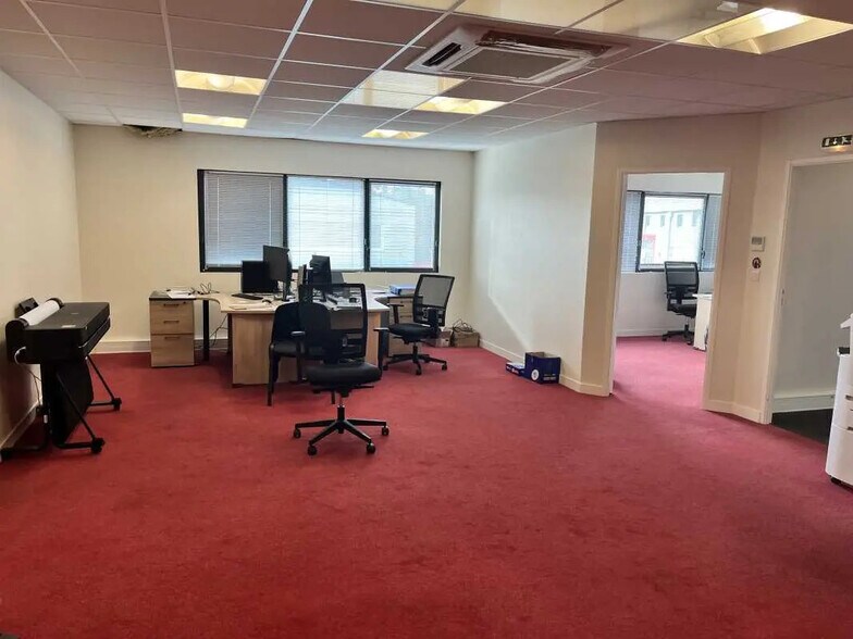 Bureau dans Pacé à louer - Photo de l’immeuble – Image 2 sur 7