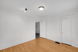 3208 College Dr, Louisville, KY à louer Photo intérieure– Image 2 sur 6