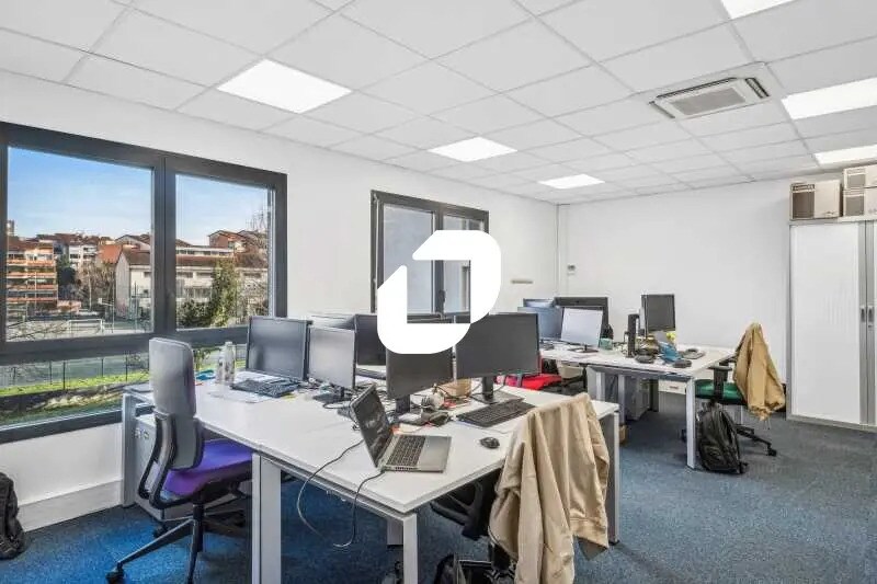 Bureau dans Lyon à vendre - Photo de l’immeuble – Image 1 sur 16