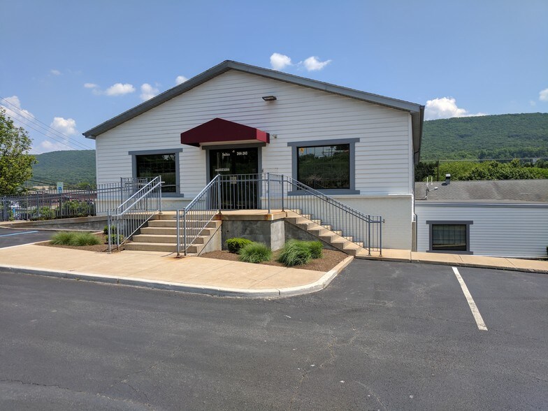 2541 E College Ave, State College, PA à louer - Photo de l’immeuble – Image 3 sur 17