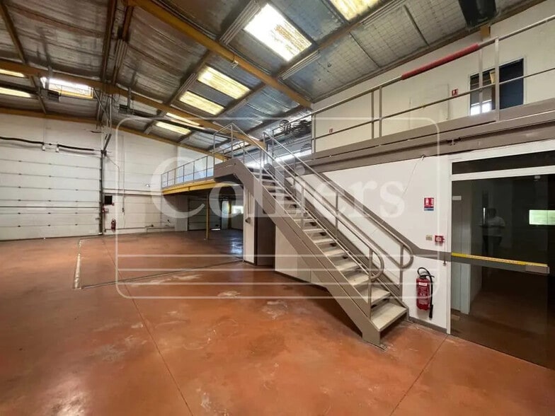 Local d’activités dans Vitrolles à louer - Photo intérieure – Image 3 sur 8