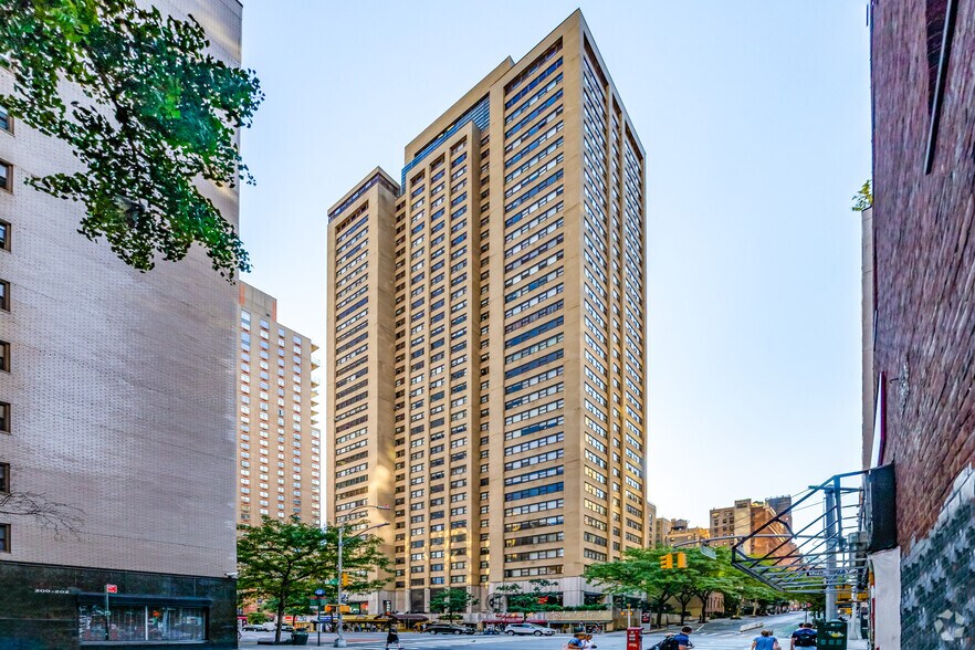560-576 Third Ave, New York, NY à louer - Photo principale – Image 1 sur 8