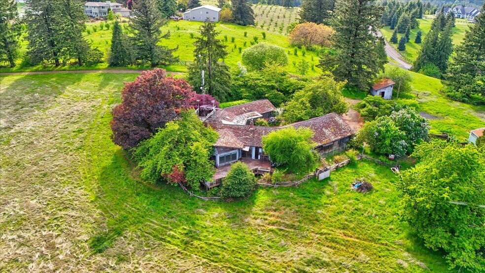17815 NE Courtney Rd, Newberg, OR à vendre - Photo de l’immeuble – Image 2 sur 44
