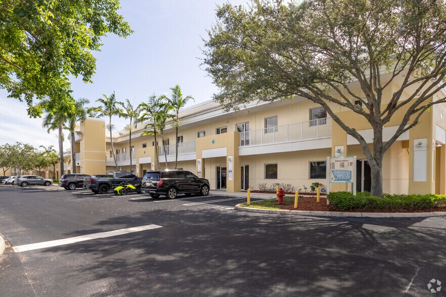 2781 Vista Pky, West Palm Beach, FL à louer - Photo principale – Image 1 sur 10