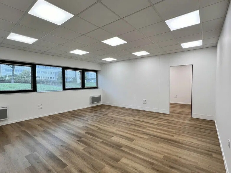 Bureau dans Caen à louer - Photo de l’immeuble – Image 1 sur 17