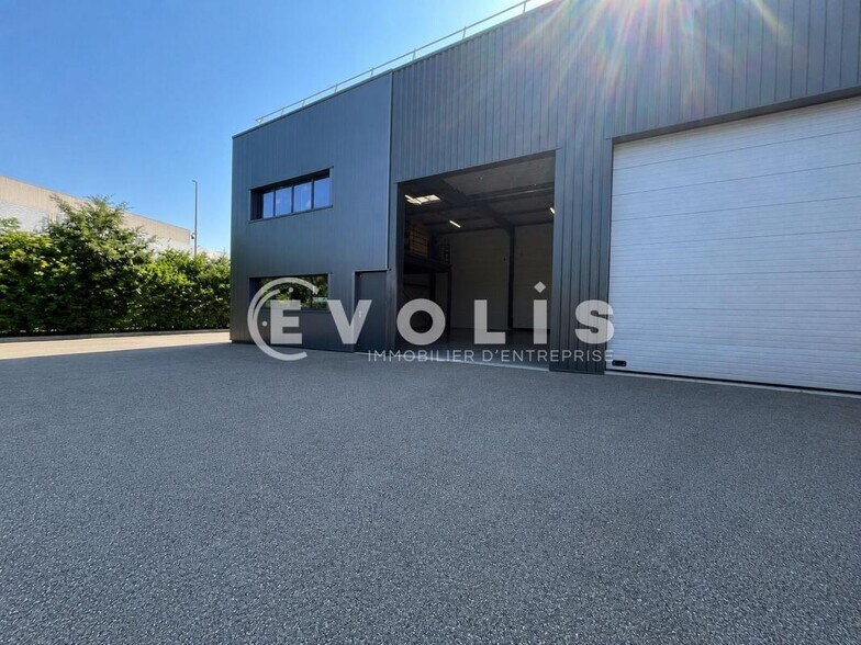 510 Avenue Des Bergeries, Saint-Vulbas à louer - Photo de l’immeuble – Image 1 sur 18