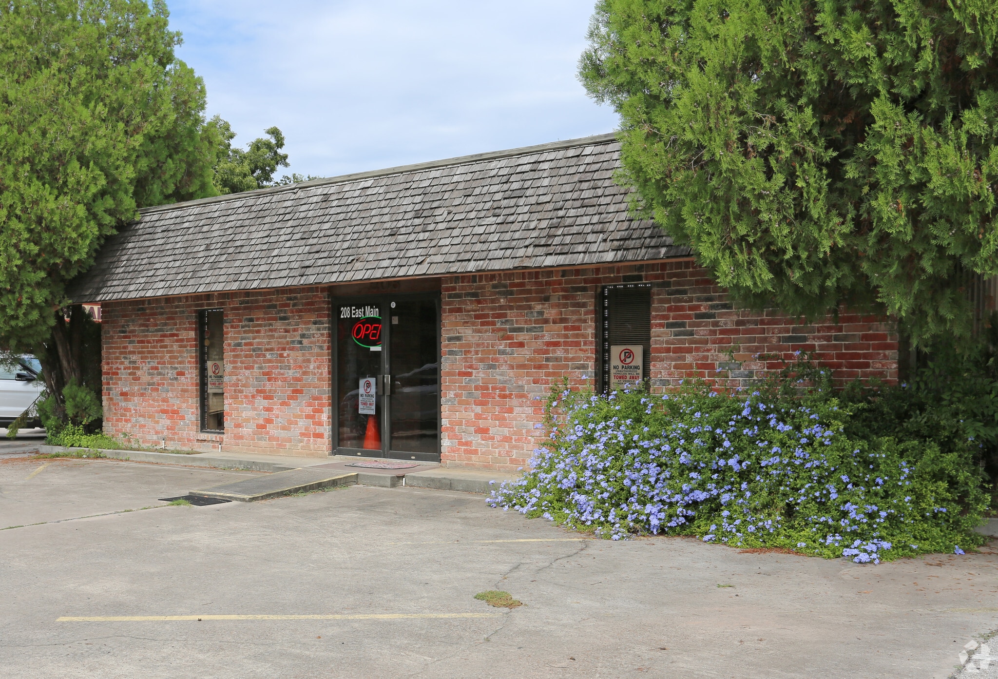 208 E Main St, Tomball, TX à vendre Photo principale– Image 1 sur 3