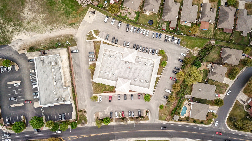 9410 Dugas Dr, San Antonio, TX à louer - Photo de l’immeuble – Image 2 sur 9