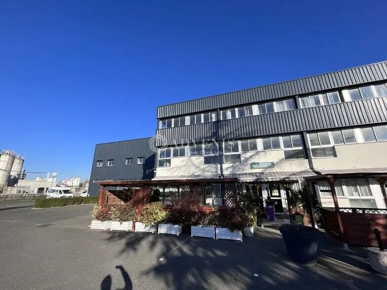 Bureau dans Trappes à vendre - Photo de l’immeuble – Image 3 sur 7