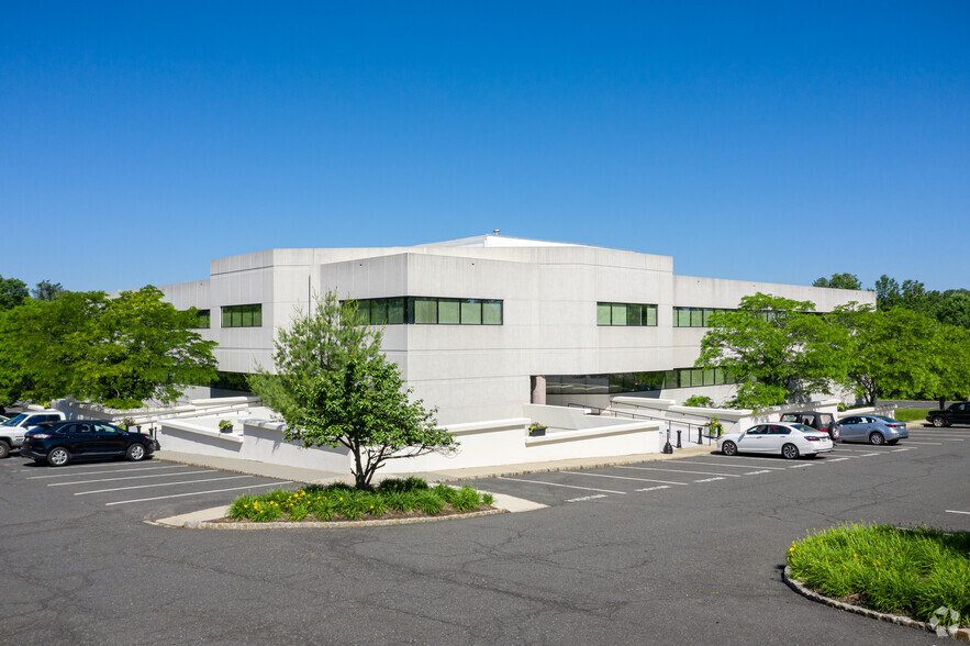 645 Martinsville Rd, Basking Ridge, NJ à louer - Photo de l’immeuble – Image 1 sur 17