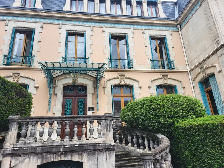 Bureau dans Grenoble à louer - Photo de l’immeuble – Image 1 sur 1