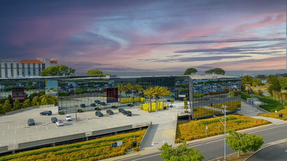 700 Airport Blvd, Burlingame, CA à louer - Photo de l’immeuble – Image 2 sur 5