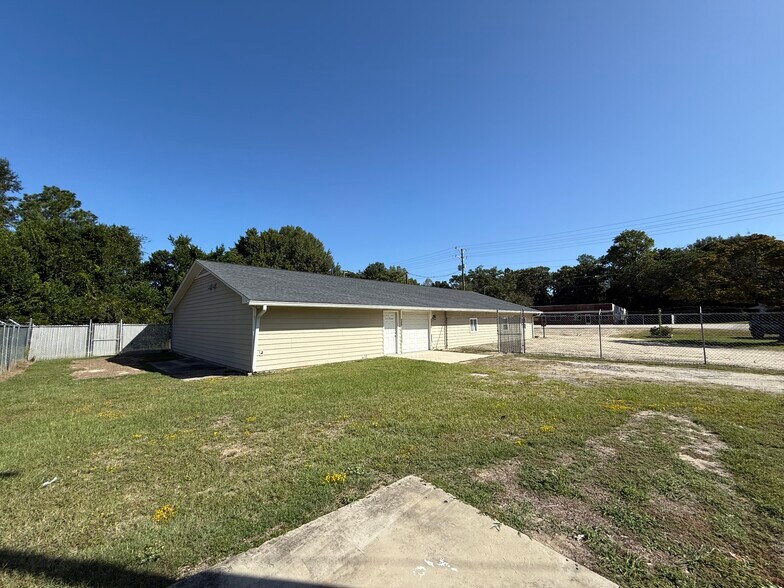 3738 Boone Trl, Fayetteville, NC à vendre - Photo de l’immeuble – Image 3 sur 15