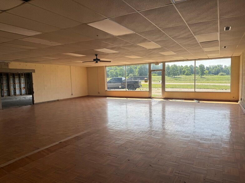 5091 Lansing Rd, Potterville, MI à vendre - Photo de l’immeuble – Image 3 sur 8