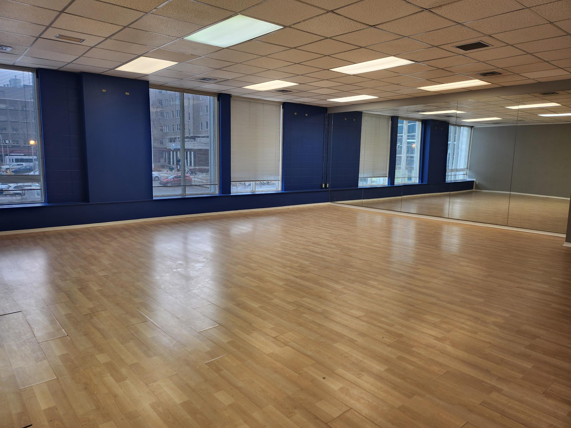 11203-11209 Jasper Ave NW, Edmonton, AB à louer Photo intérieure– Image 1 sur 4