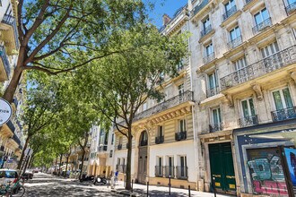 27 Rue De Maubeuge, Paris à louer Photo de l’immeuble– Image 1 sur 14