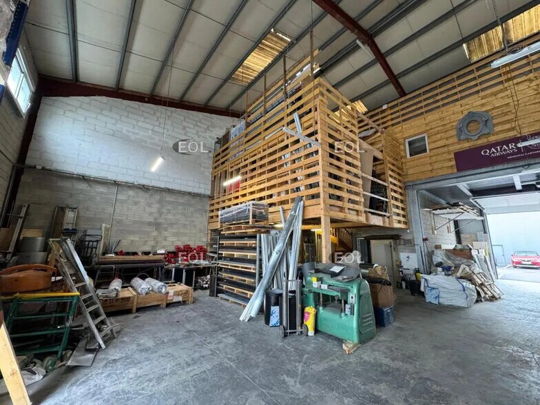 Local d’activités dans Brie-Comte-Robert à louer - Photo de l’immeuble – Image 3 sur 10