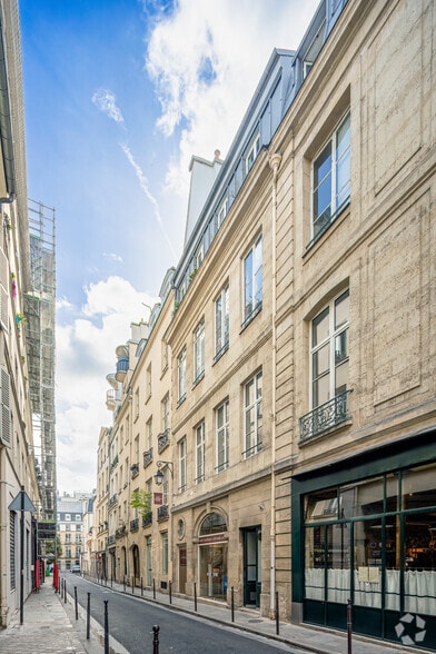13 Rue Chapon, Paris à louer - Photo de l’immeuble – Image 2 sur 4